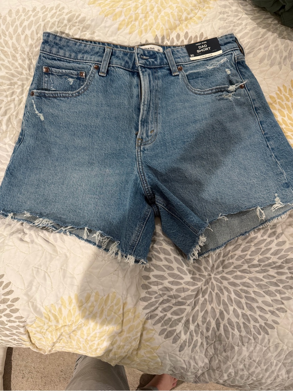 High-Rise Denim curvy Dad Shorts in Light Blue